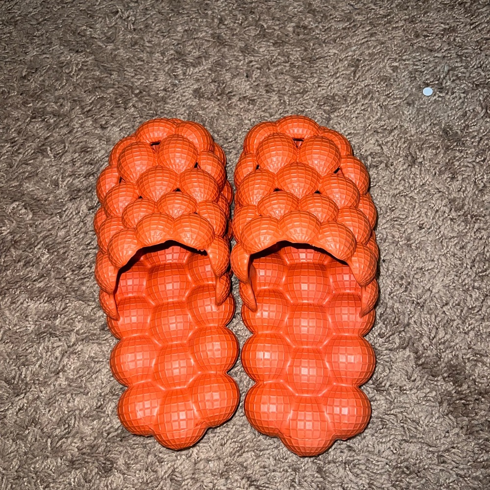 Bubble slide crocs in orange